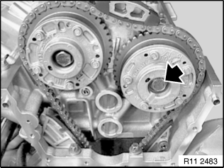 宝马E66拆卸和安装 / 更换左侧进气和排气调整装置 (N62/N62TU)-图片16