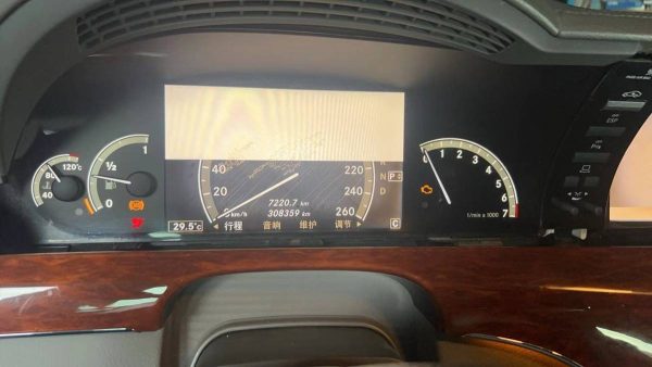 奔驰S350（221）仪表液晶显示不全维修