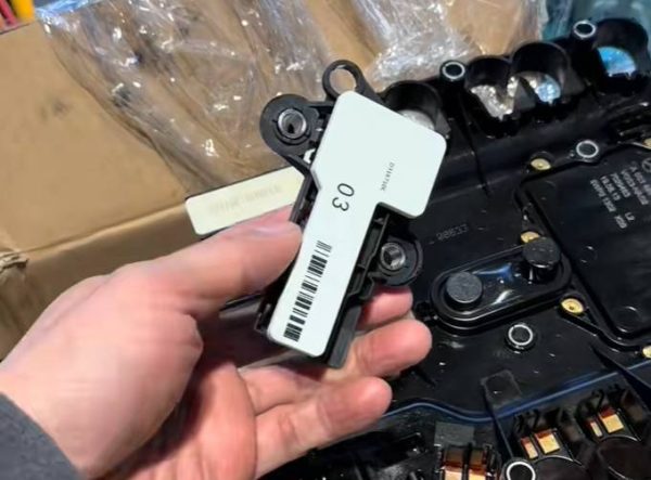 奔驰7速变速箱 P2805部件“Y3/8s1(选档范围传感器)"和(或)“A80(直接换档(DIRECT SELECT)智能伺服选档模块)"的信号不可信 维修