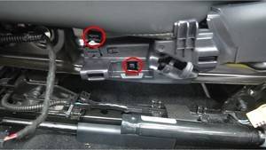 2024+ 特斯拉 Model 3 驾驶位座椅外侧护板支架更换:前2卡子与后2锁片