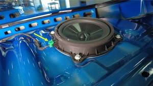 2024+ 特斯拉 Model 3 左后200 mm低音扬声器更换:搁物板访问与4 N·m-图片2