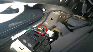 2024+ 特斯拉 Model 3 Premium 后搁物板更换:5锁片、右侧插头与2线束卡