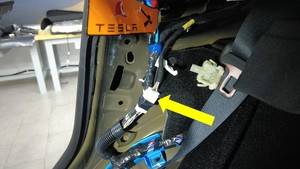2024+ 特斯拉 Model 3 Premium 后搁物板更换:5锁片、右侧插头与2线束卡