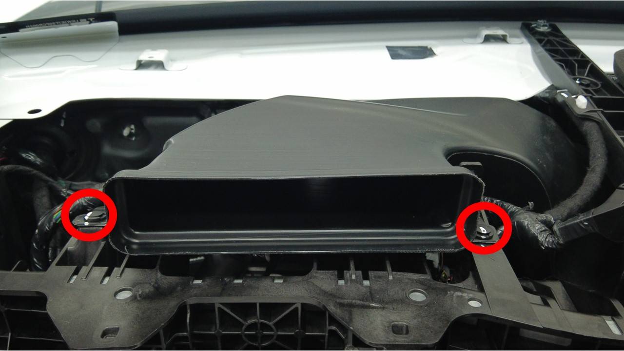 2024+ 特斯拉 Model 3 左侧仪表板气流风管更换:2 个推拉卡子与 HVAC 接口