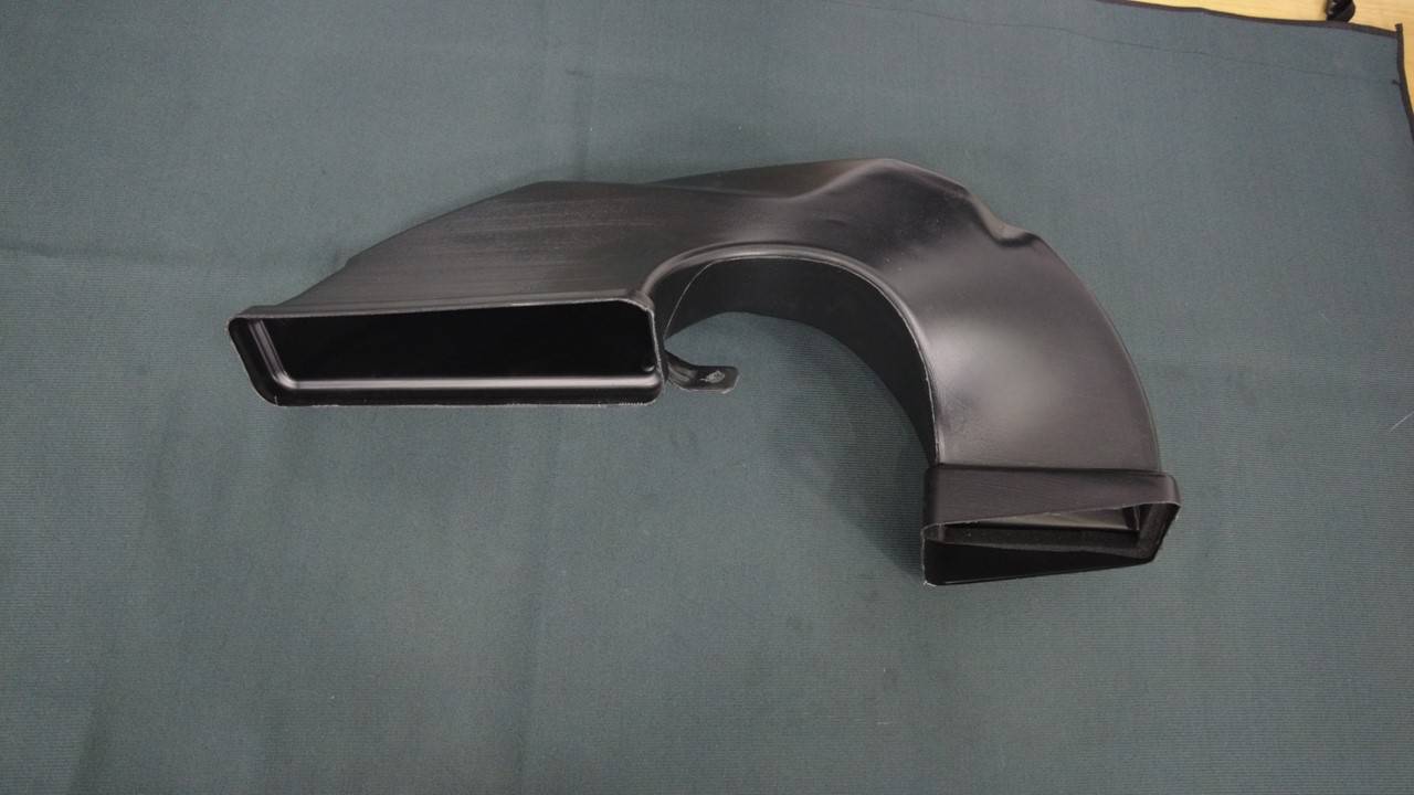 2024+ 特斯拉 Model 3 左侧仪表板气流风管更换:2 个推拉卡子与 HVAC 接口