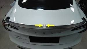 2024+ 特斯拉 Model 3 碳纤维后扰流板更换:15–43°C 粘贴与中心向外压合-图片2