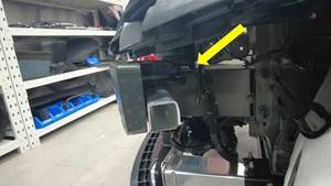 2024+ 特斯拉 Model 3 前保险杠梁泡沫更换:4+2 个新卡子与压力管传感器