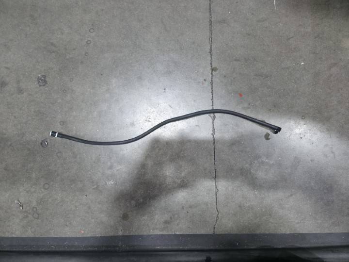 2024+ 特斯拉 Model 3 前保险杠摄像头清洗软管更换:黑色锁片与喷嘴推拉推检查-图片2