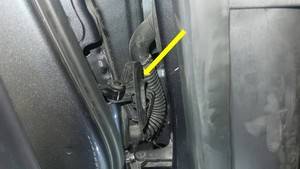 2024+ 特斯拉 Model 3 左前门限位器密封件更换:3 卡子与 10/24 N·m