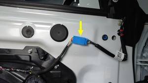 2024+ 特斯拉 Model 3 左前门封闭板更换:8 颗螺钉 4 N·m 与电机 3 N·m-图片1