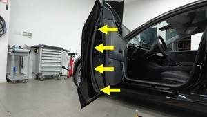 2024+ 特斯拉 Model 3 左前门次密封条更换:排水孔朝下与无拉伸贴合