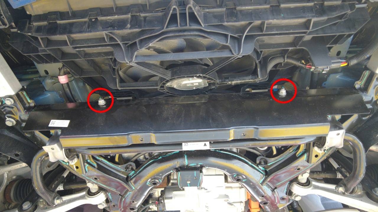 2024+ 特斯拉 Model 3 前副车架车底导流板更换:2 个新螺母与 35 N·m