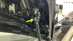 2024+ 特斯拉 Model 3 前备箱盖总成更换:支柱支架与铰链 15 N·m、撞销 18 N·m-图片2