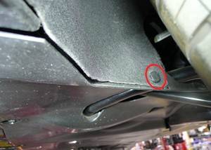 2024+ 特斯拉 Model 3 后底板流线型护板更换:11 颗螺栓与 5 N·m