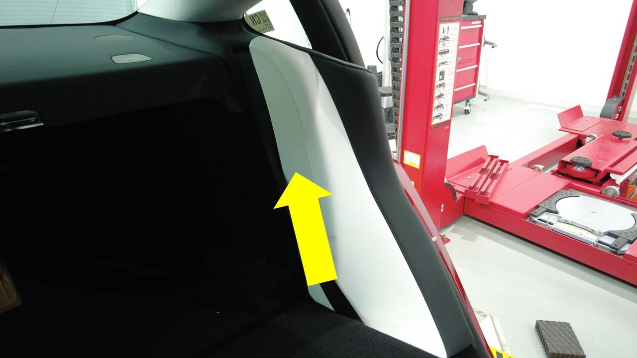 2024+ 特斯拉 Model 3 第二排左侧承梁更换:上部卡舌与一次性塑料支架