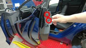 2024+ 特斯拉 Model 3 左后门次密封条更换:4 个夹子、1 分钟风干与 25 mm 深度-图片1