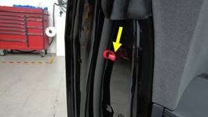 2024+ 特斯拉 Model 3 左后门次密封条更换:4 个夹子、1 分钟风干与 25 mm 深度-图片2