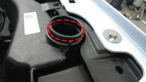2024+ 特斯拉 Model 3 玻璃水储液罐盖更换:一体止动环与定位槽