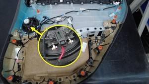 2024+ 特斯拉 Model 3 左后门饰板线束更换:5个插头与5个固定夹-图片2
