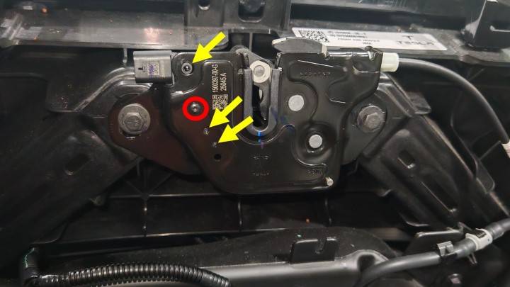 2024+ 特斯拉 Model 3 前备箱闩锁微动开关更换:锁片、0.7 N·m与计量重置-图片2
