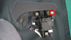 2024+ 特斯拉 Model 3 后排中控台通风总成更换:两颗1 N·m螺钉与Toolbox自检-图片2