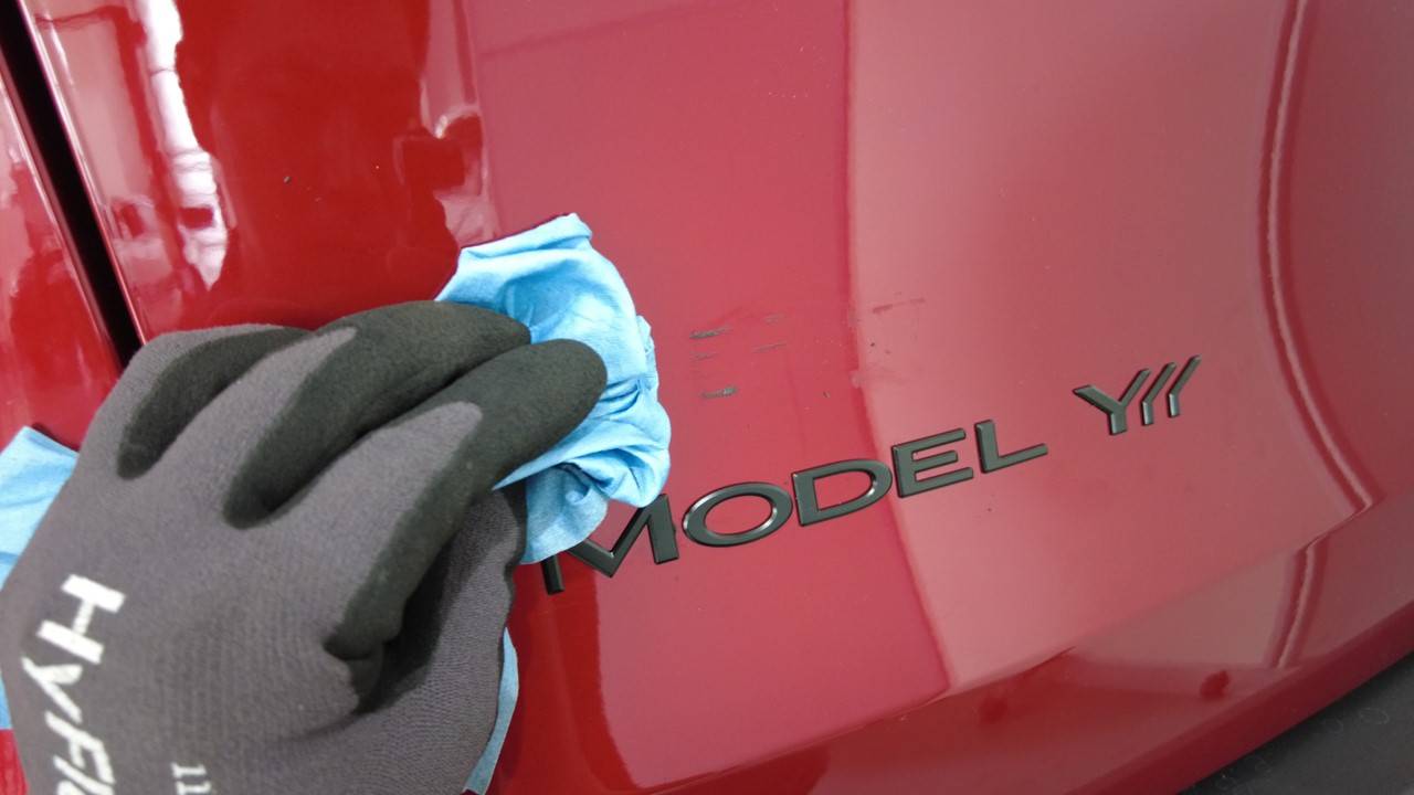 特斯拉 Model Y L 中文徽标更换:60厘米单丝线、专用夹具与保护膜复用-图片2