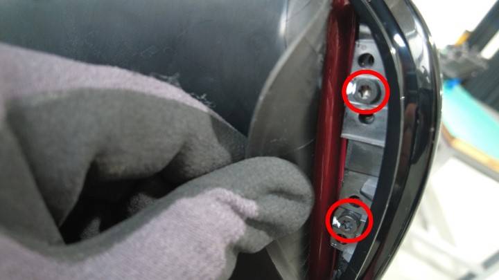 特斯拉 Model Y L 右后反射透镜更换:三卡子、漆面保护与0.7 Nm齐平调整-图片3