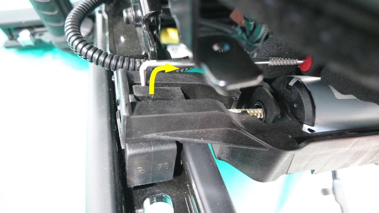 2024+ 特斯拉 Model 3 驾驶位滑轨电机更换:方键对位、38 N·m新螺栓与校准-图片4