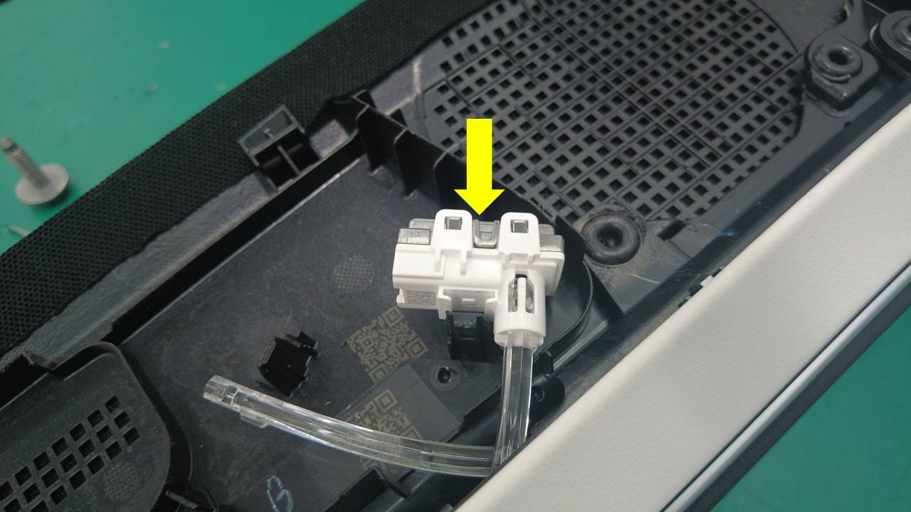 2024+ 特斯拉 Model 3 仪表板氛围灯模块更换:两组锁片、导光管与RGB寻址-图片3