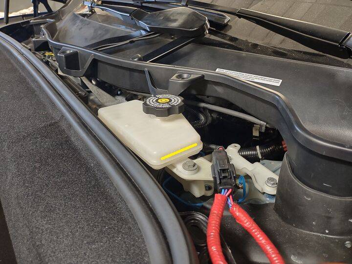 2021+ 特斯拉 Model S 前制动片更换:135 Nm、卡子斜角与踏板恢复-图片6