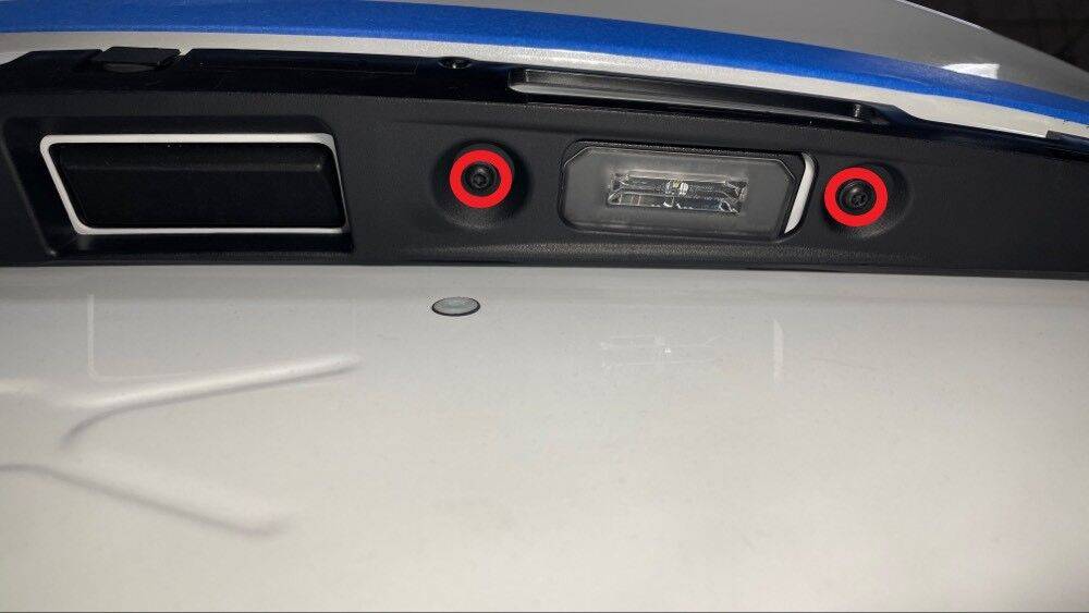 2021+ 特斯拉 Model S 尾门把手周围饰件更换:2、14.4、3 Nm与粘接等待-图片3
