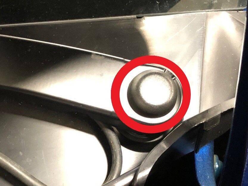 2021+ 特斯拉 Model S 雨刮片位置调整:玻璃参考标记、先右后左与26 Nm-图片2
