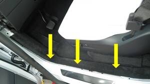 2025+ 特斯拉 Model Y 左下A柱饰板更换:顶端释放、后端上提与向后退出-图片3