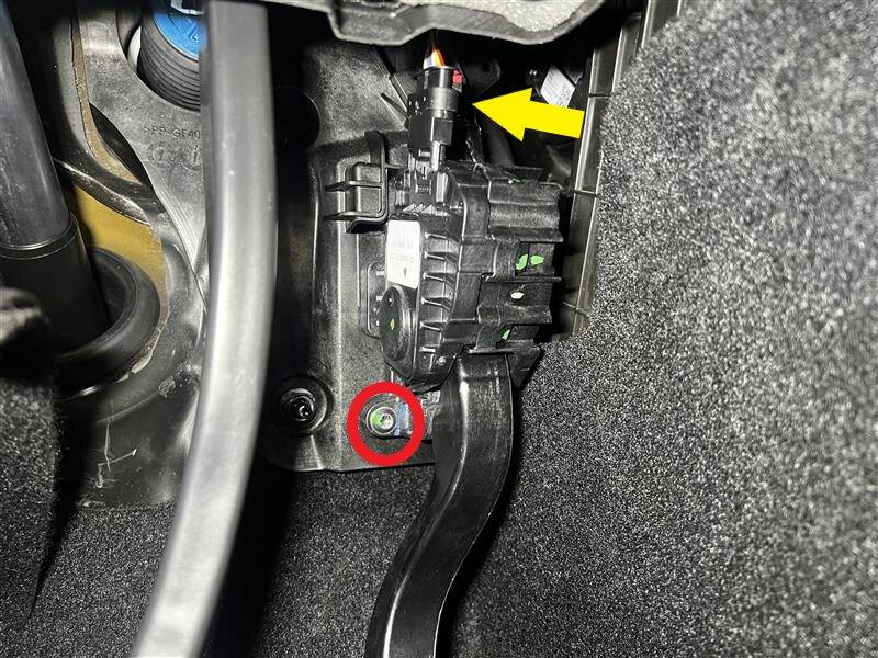 2025+ 特斯拉 Model Y 加速踏板更换:向下滑出、7 N·m与双例行程序-图片2