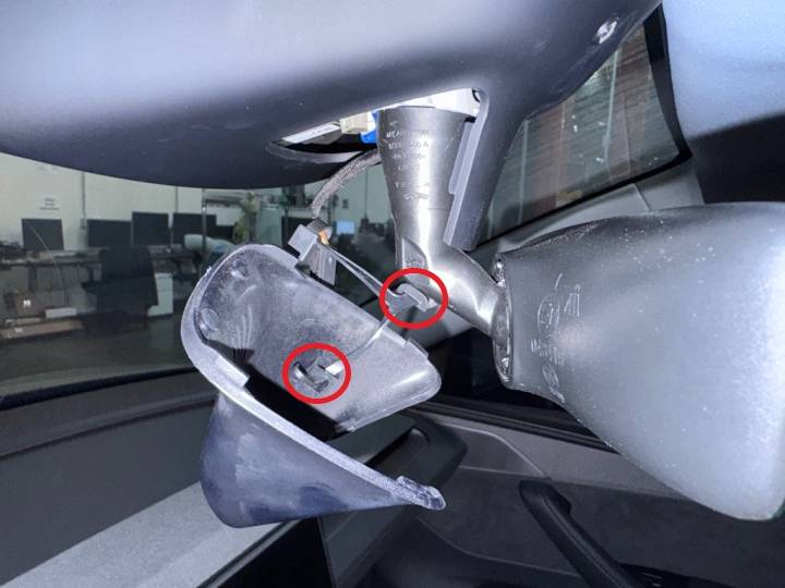 2025+ 特斯拉 Model Y AP4摄像头下盖更换:四锁片、系带双锁片与向下释放-图片3