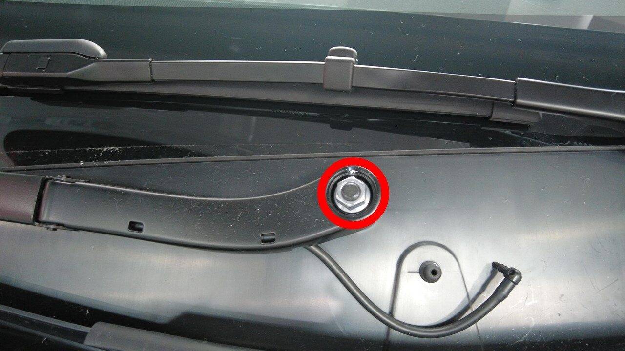 2025+ 特斯拉 Model Y 前围篦网支架更换:两锁片、7 Nm与E5螺柱8 Nm-图片2