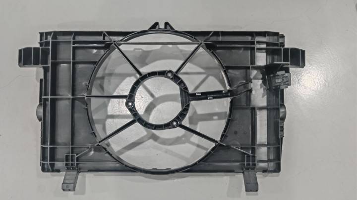 2025+ 特斯拉 Model Y 风扇罩台架拆装:三颗新螺栓5 Nm、锁片与挂钩-图片3