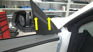 2025+ 特斯拉 Model Y 左前门内腰线密封条更换:三卡子、饰板支撑与6 Nm-图片2