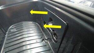 2025+ 特斯拉 Model Y 前备箱检修面板更换:三卡子、三导片与连接器-图片1