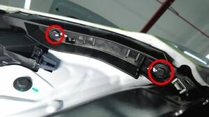 2025+ 特斯拉 Model Y 左前保险杠侧支架更换:充气袋访问与三处3.5 Nm-图片3