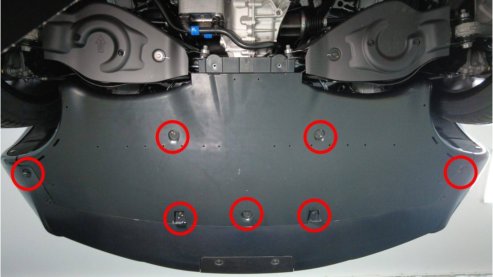 2025+ 特斯拉 Model Y 左后饰板尾灯更换:三颗T25、2 Nm与Toolbox自检-图片3