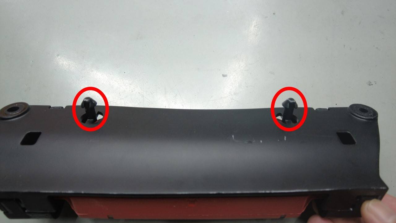 2025+ 特斯拉 Model Y 尾门质量阻尼器更换:双螺栓9 Nm与饰板托持-图片3