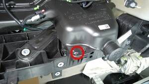 2025+ 特斯拉 Model Y 清洗液液位传感器更换:平边朝上、密封胶套与4/5 Nm-图片3