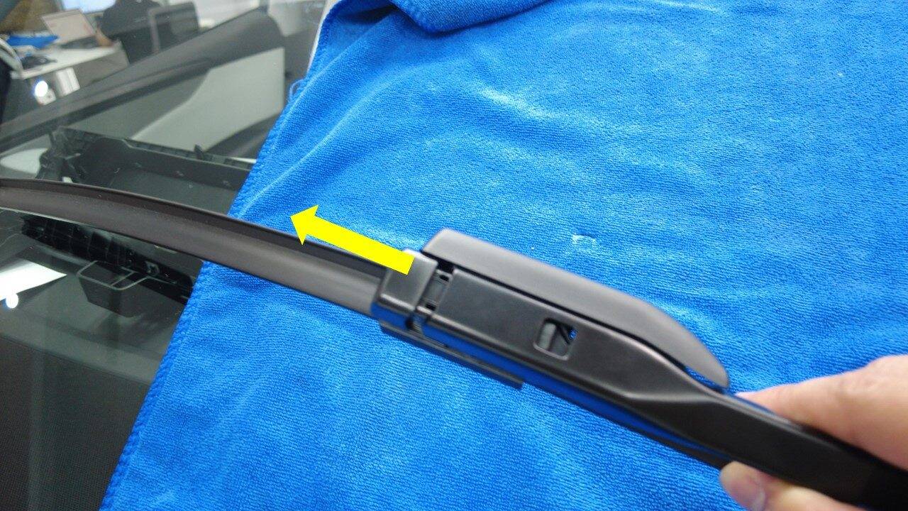 2025+ 特斯拉 Model Y 成对更换雨刮片:20°抬臂上限与双侧锁止-图片2