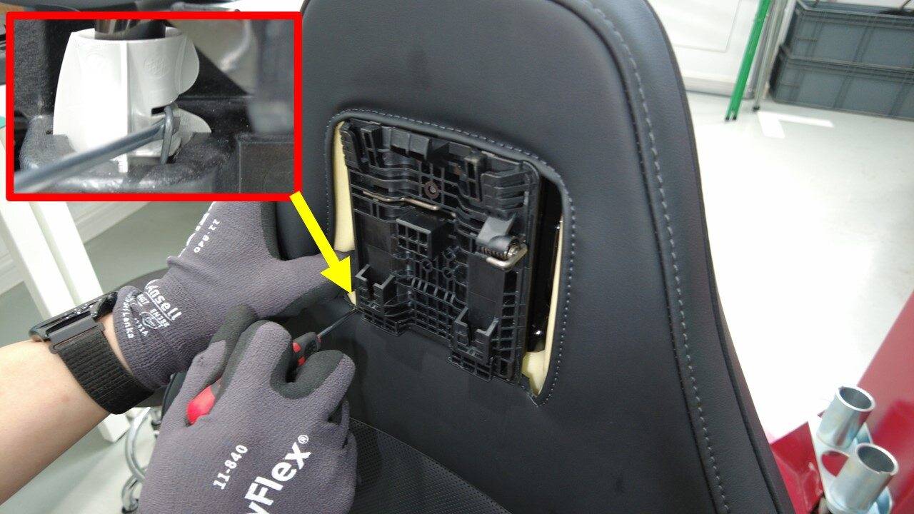 特斯拉 Model Y L 驾驶位靠背通风扇更换:顺时针拆、逆时针装与头枕访问-图片2