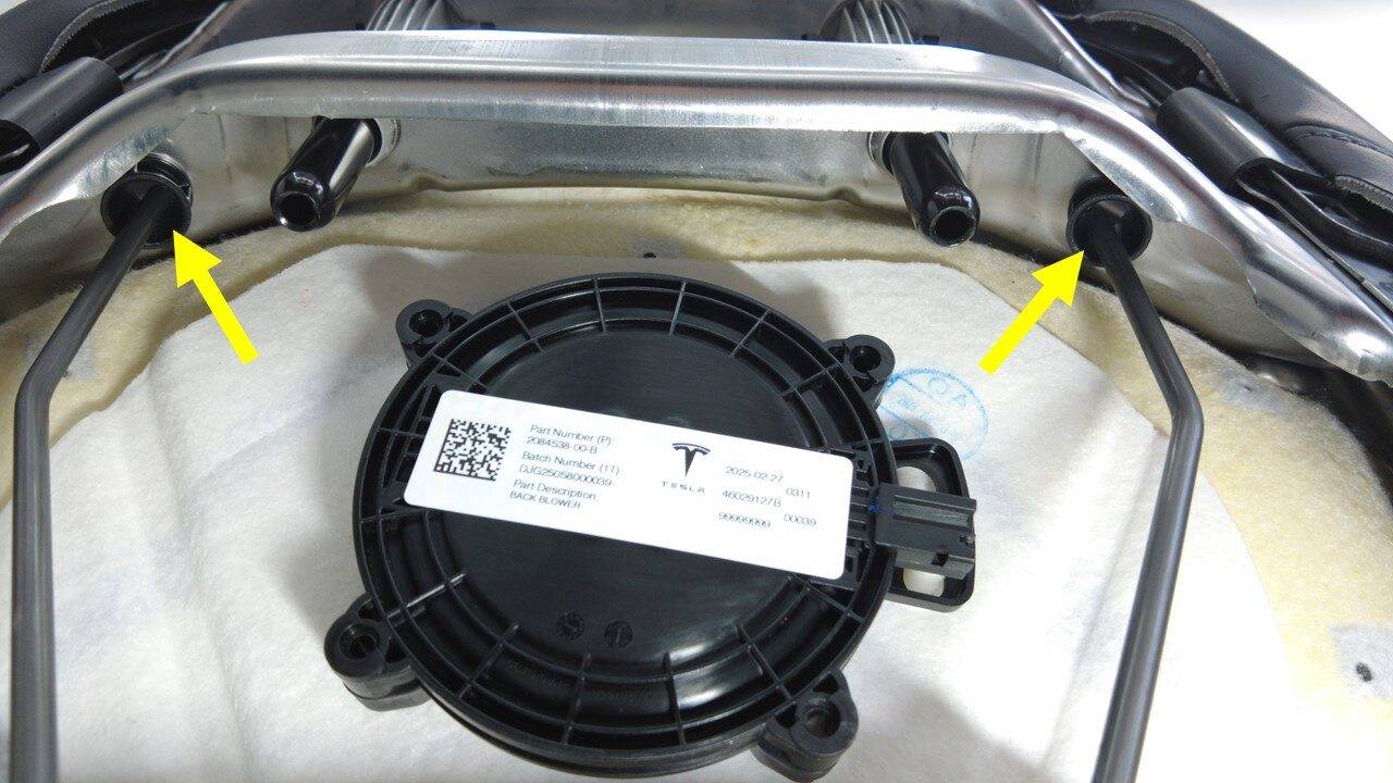 特斯拉 Model Y L 电动腰托更换:一颗5 Nm、六线束夹与软件重装-图片5