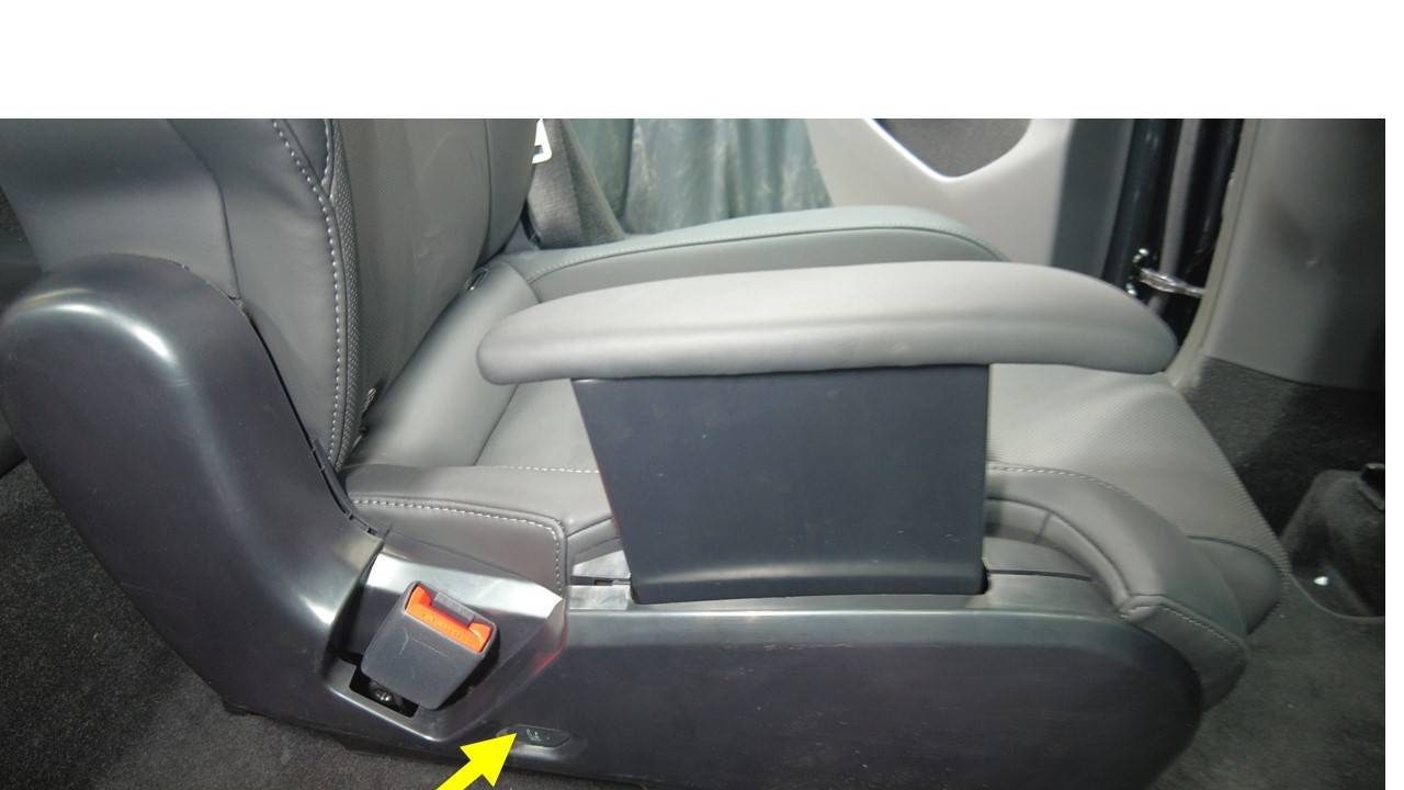 特斯拉 Model Y L 第二排左侧扶手开关更换:四卡子与21卡子分组复装-图片1