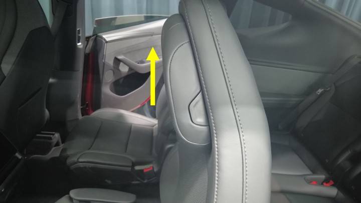 特斯拉 Model Y L 第二排左侧头枕更换:背板侧锁片、双挂钩与3 Nm-图片3