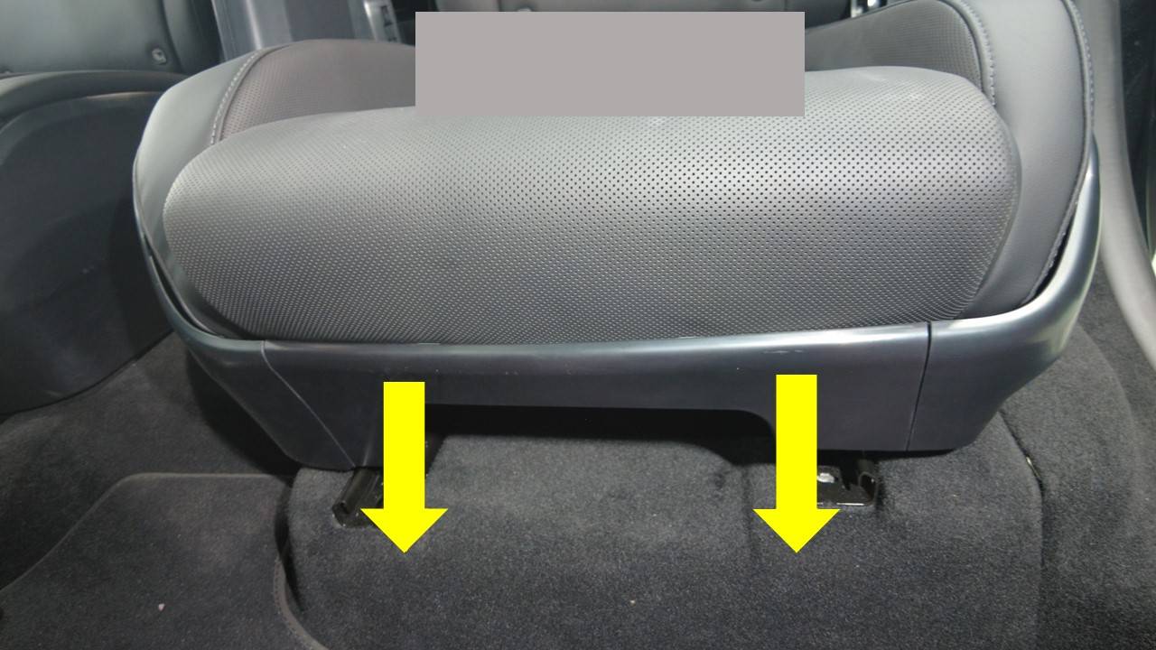 特斯拉 Model Y L 第二排左侧座椅侧护板拆装:17卡子、21卡子与双挂钩-图片5