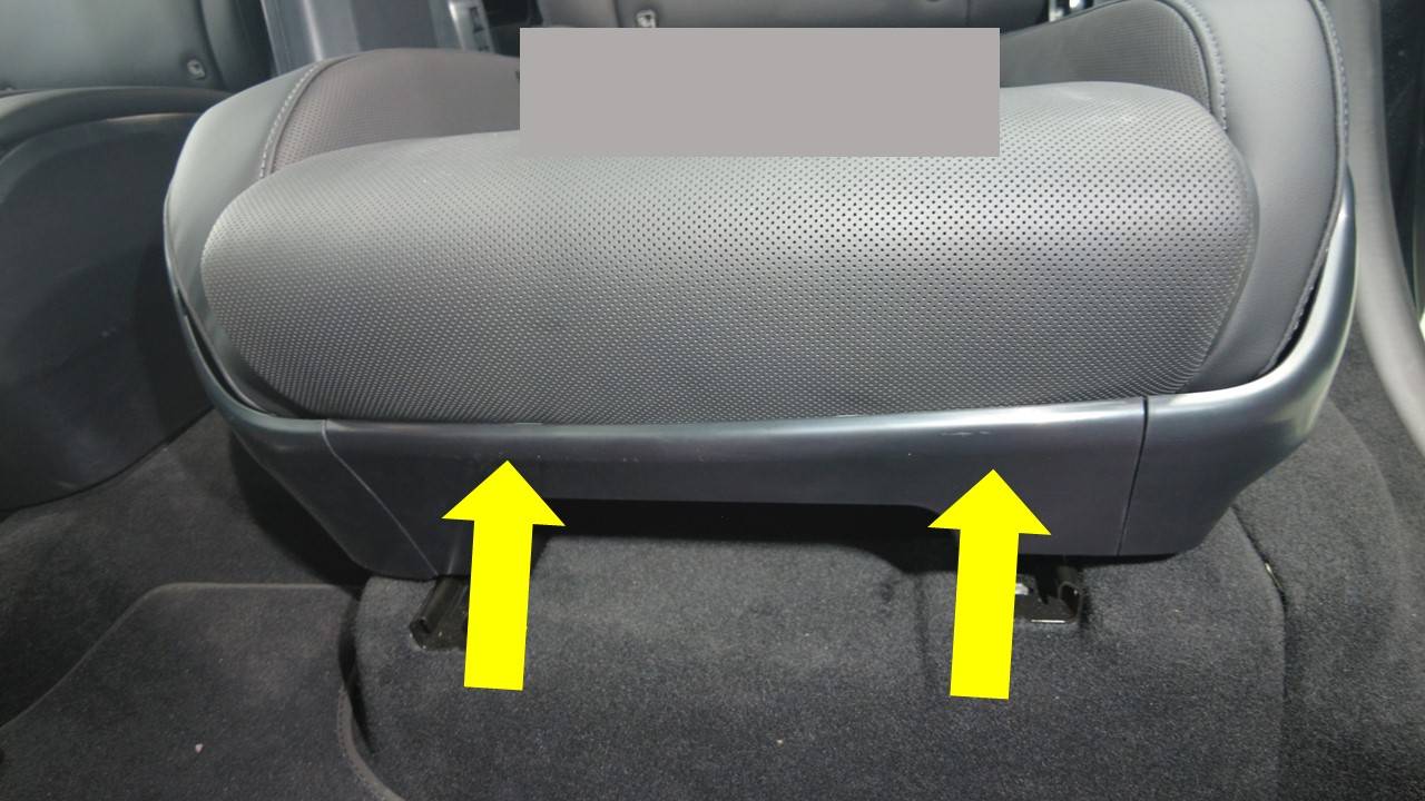 特斯拉 Model Y L 第二排左侧座椅侧护板拆装:17卡子、21卡子与双挂钩-图片5